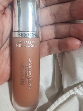 Revlon Metallic Matte Lipcolor — Warm Nude Brown